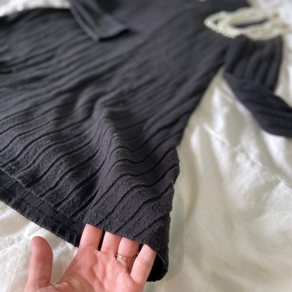 🌸 3 for $15 🌸 Long Sleeve Black Knit Top - Picture 3 of 4
